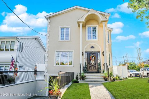 Photo of 44 Quintard Street, Staten Island, NY 10305 (MLS # 2506077)