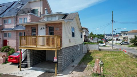 Photo of 135 Haven Avenue, Staten Island, NY 10306 (MLS # 2404192)