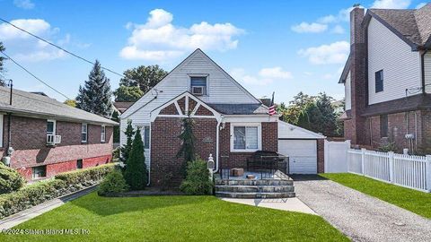 Photo of 168 Otis Avenue, Staten Island, NY 10306 (MLS # 2405090)