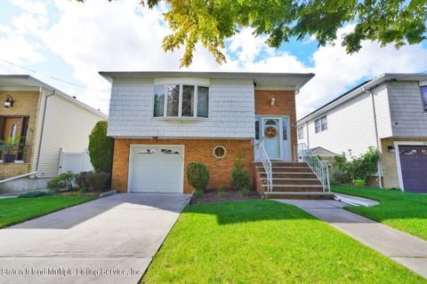 Photo of 22 Ellsworth Avenue, Staten Island, NY 10312 (MLS # 1164996)