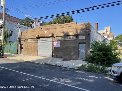 Photo of 95 Montgomery Avenue, Staten Island, NY 10301 (MLS # 2500913)