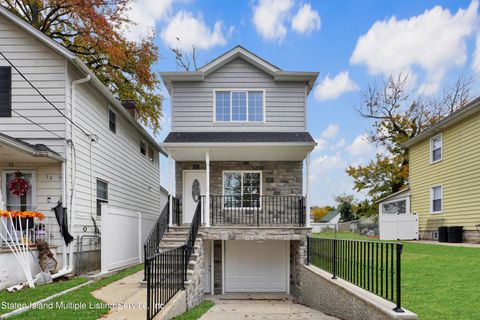 Photo of 40 Lyman Avenue, Staten Island, NY 10305 (MLS # 1164567)