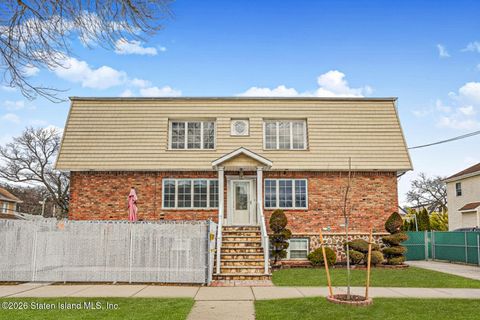 Photo of 67 Colfax Avenue, Staten Island, NY 10306 (MLS # 2600878)