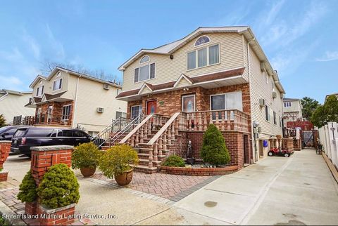 Photo of 53 Lewiston Street, Staten Island, NY 10314 (MLS # 1161126)