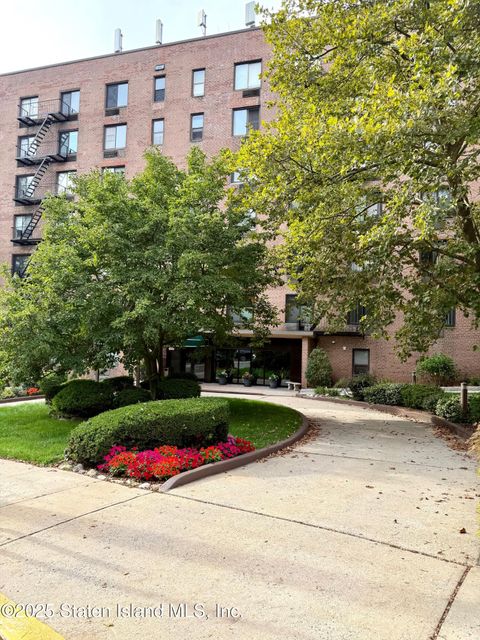 Photo of 850 Howard Avenue #6k, Staten Island, NY 10301 (MLS # 2505805)