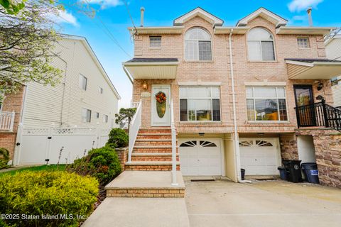 Photo of 1010 Sheldon Avenue, Staten Island, NY 10309 (MLS # 2502267)