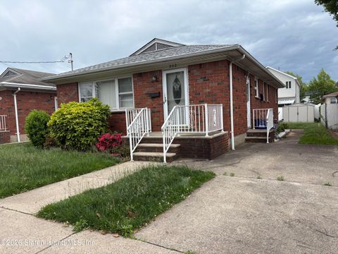 Photo of 202 Cannon Boulevard, Staten Island, NY 10306 (MLS # 2603008)
