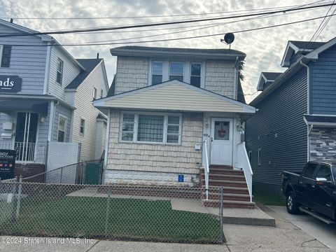 Photo of 286 Nelson Avenue, Staten Island, NY 10308 (MLS # 2405617)