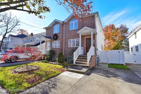 Photo of 476 Robinson Avenue, Staten Island, NY 10312 (MLS # 1165555)