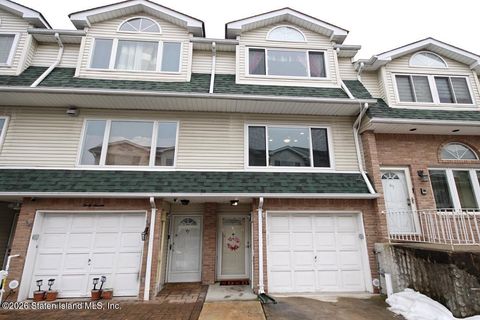 Photo of 45 Woodcutters Lane, Staten Island, NY 10306 (MLS # 2600915)