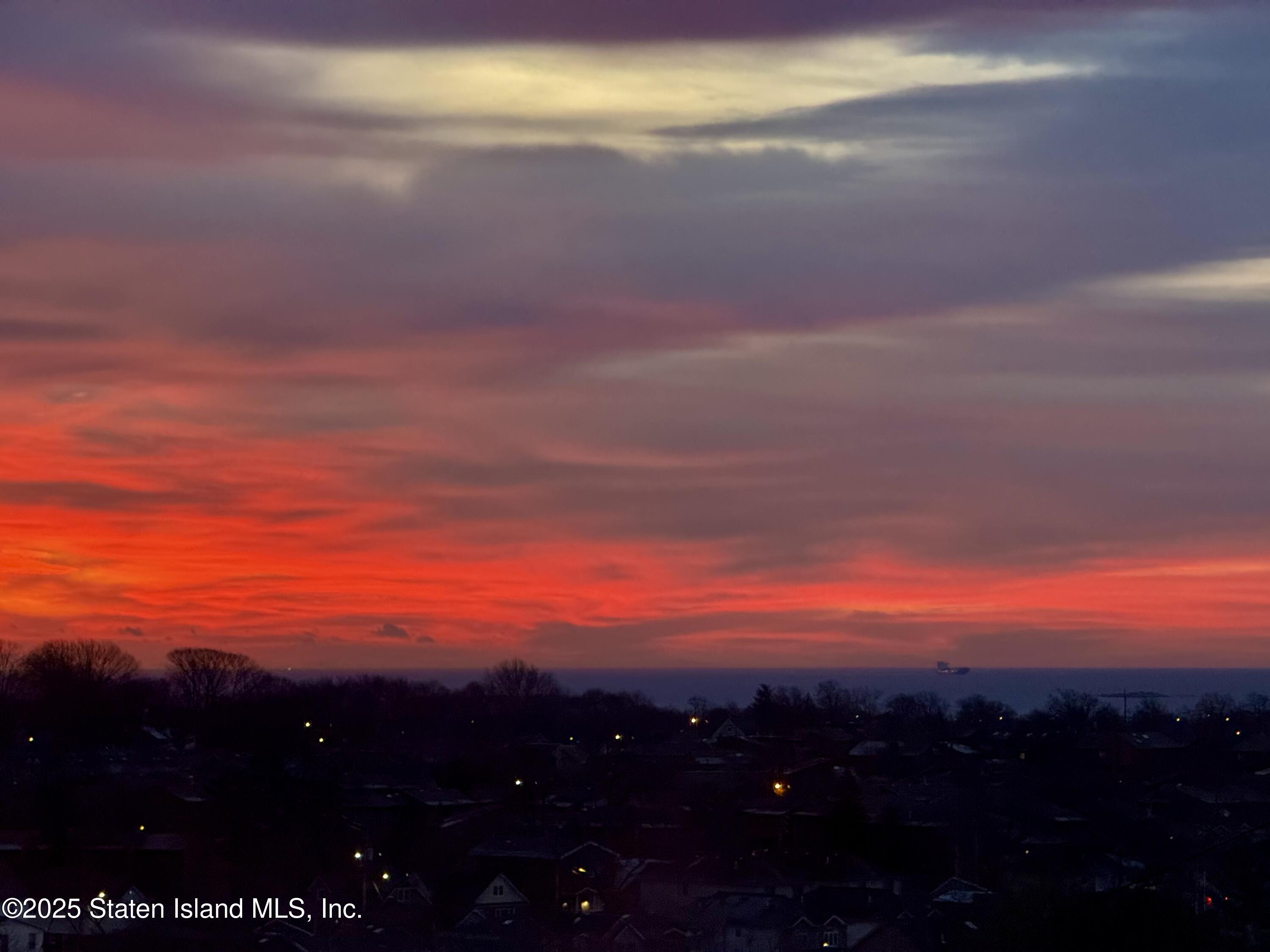 Staten Island, New York 10304, United States, 3 Bedrooms Bedrooms, ,3 BathroomsBathrooms,Residential,Pending,15294