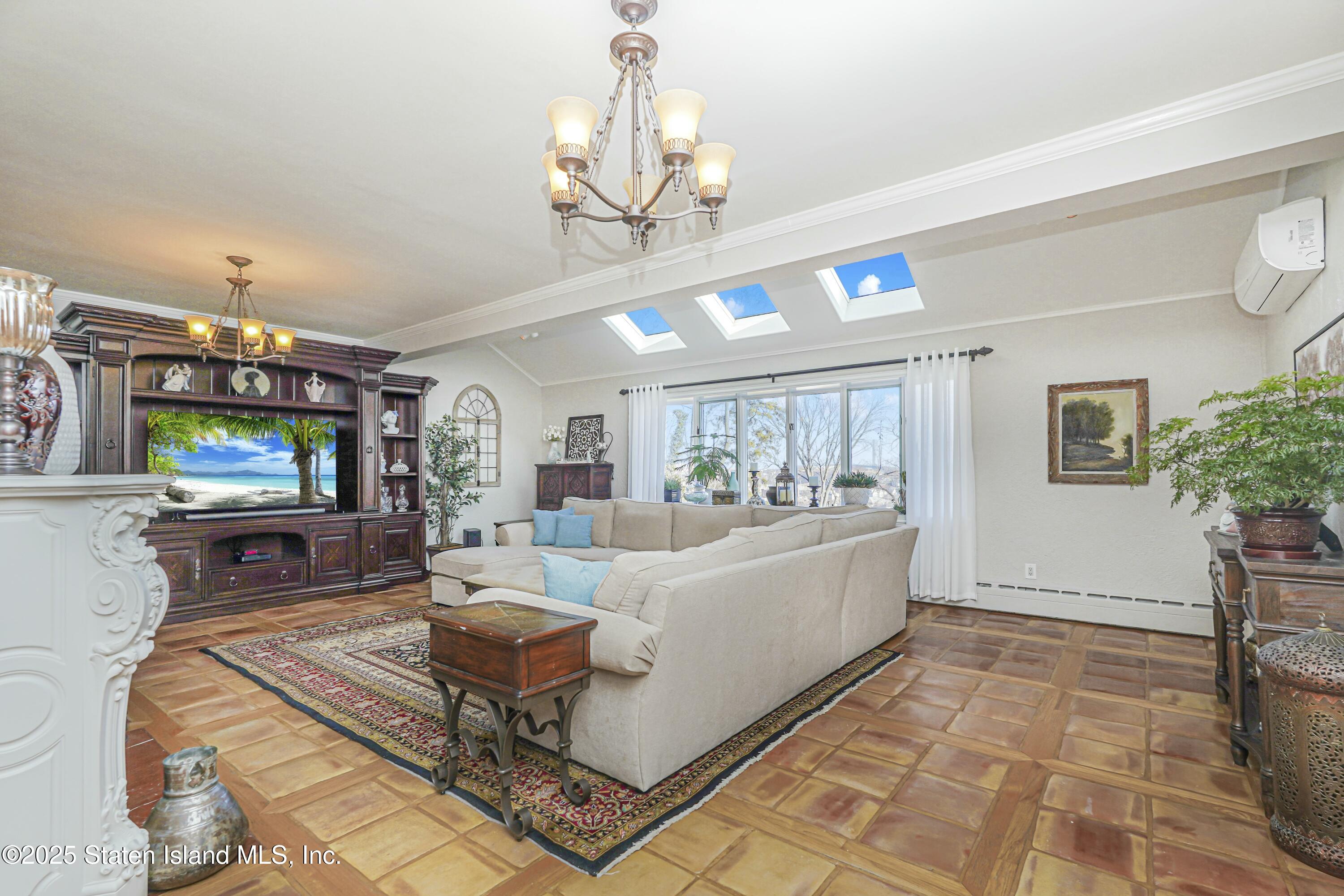 Staten Island, New York 10304, United States, 3 Bedrooms Bedrooms, ,3 BathroomsBathrooms,Residential,Pending,15294