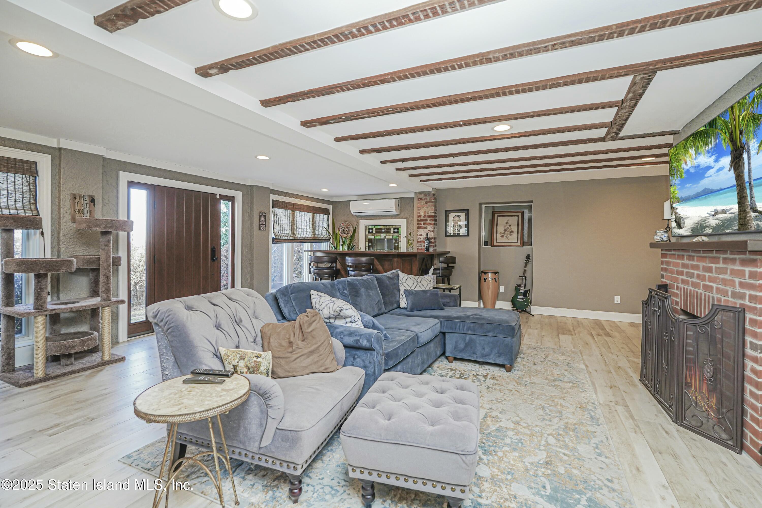 Staten Island, New York 10304, United States, 3 Bedrooms Bedrooms, ,3 BathroomsBathrooms,Residential,Pending,15294