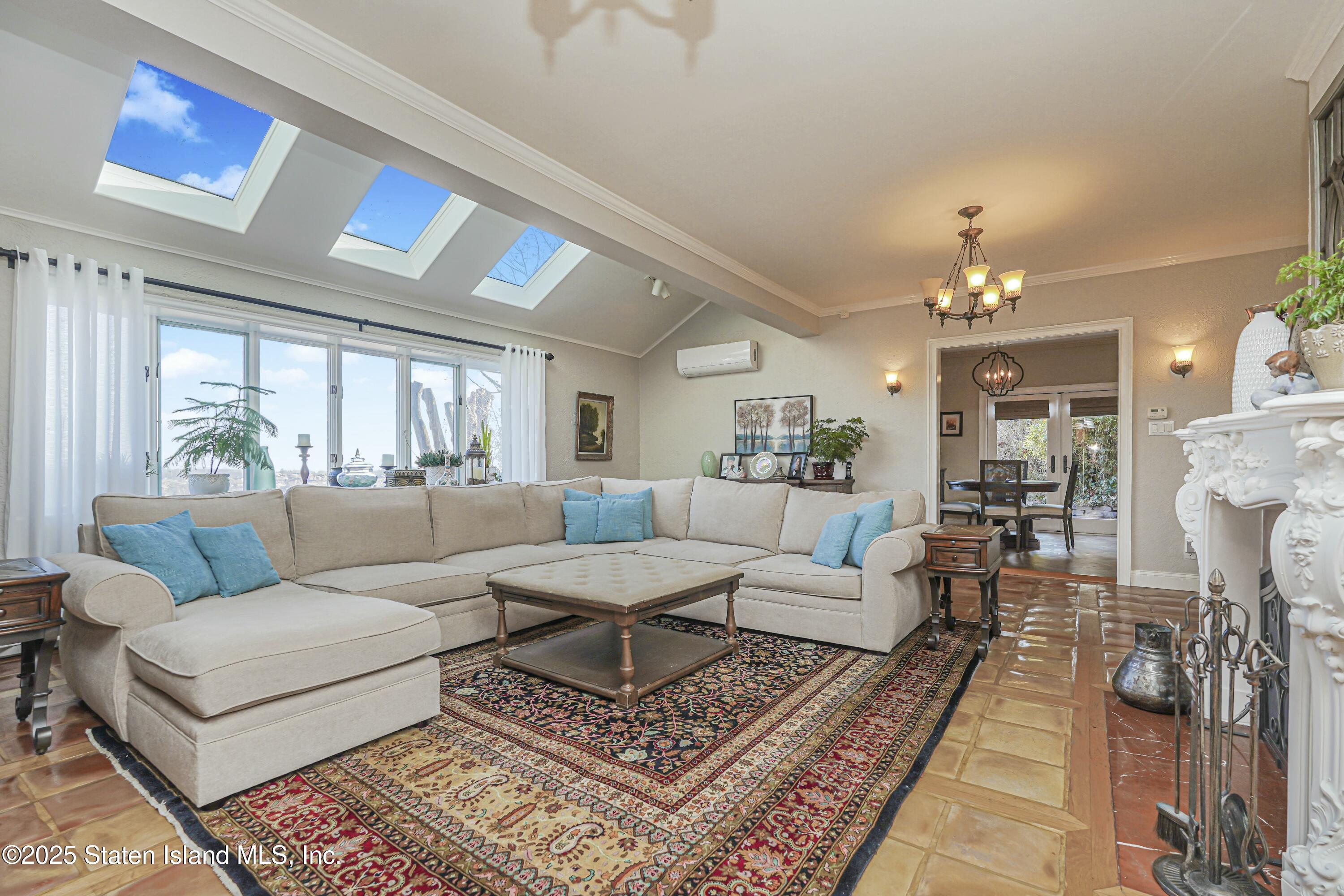 Staten Island, New York 10304, United States, 3 Bedrooms Bedrooms, ,3 BathroomsBathrooms,Residential,Pending,15294