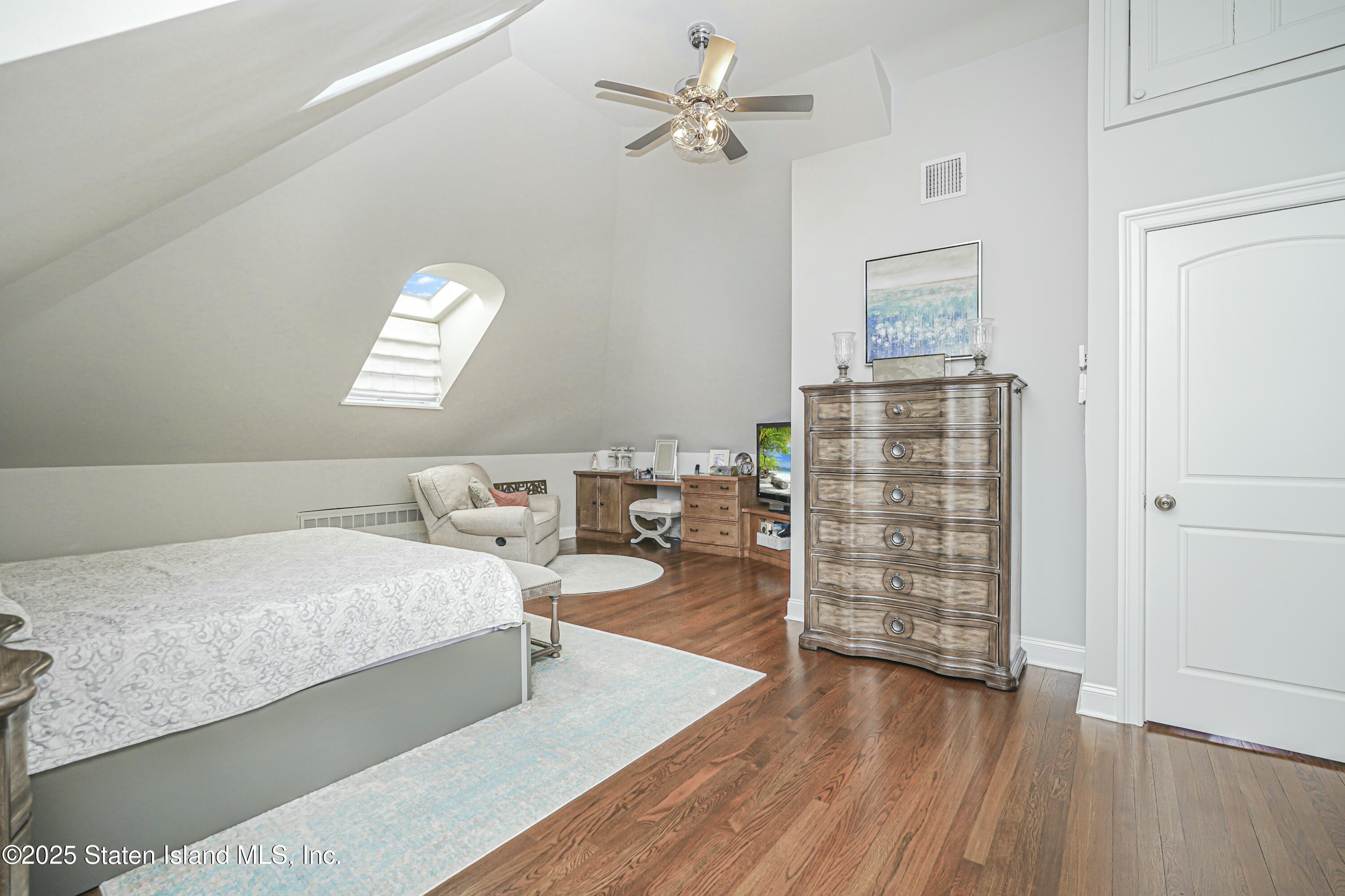 Staten Island, New York 10304, United States, 3 Bedrooms Bedrooms, ,3 BathroomsBathrooms,Residential,Pending,15294