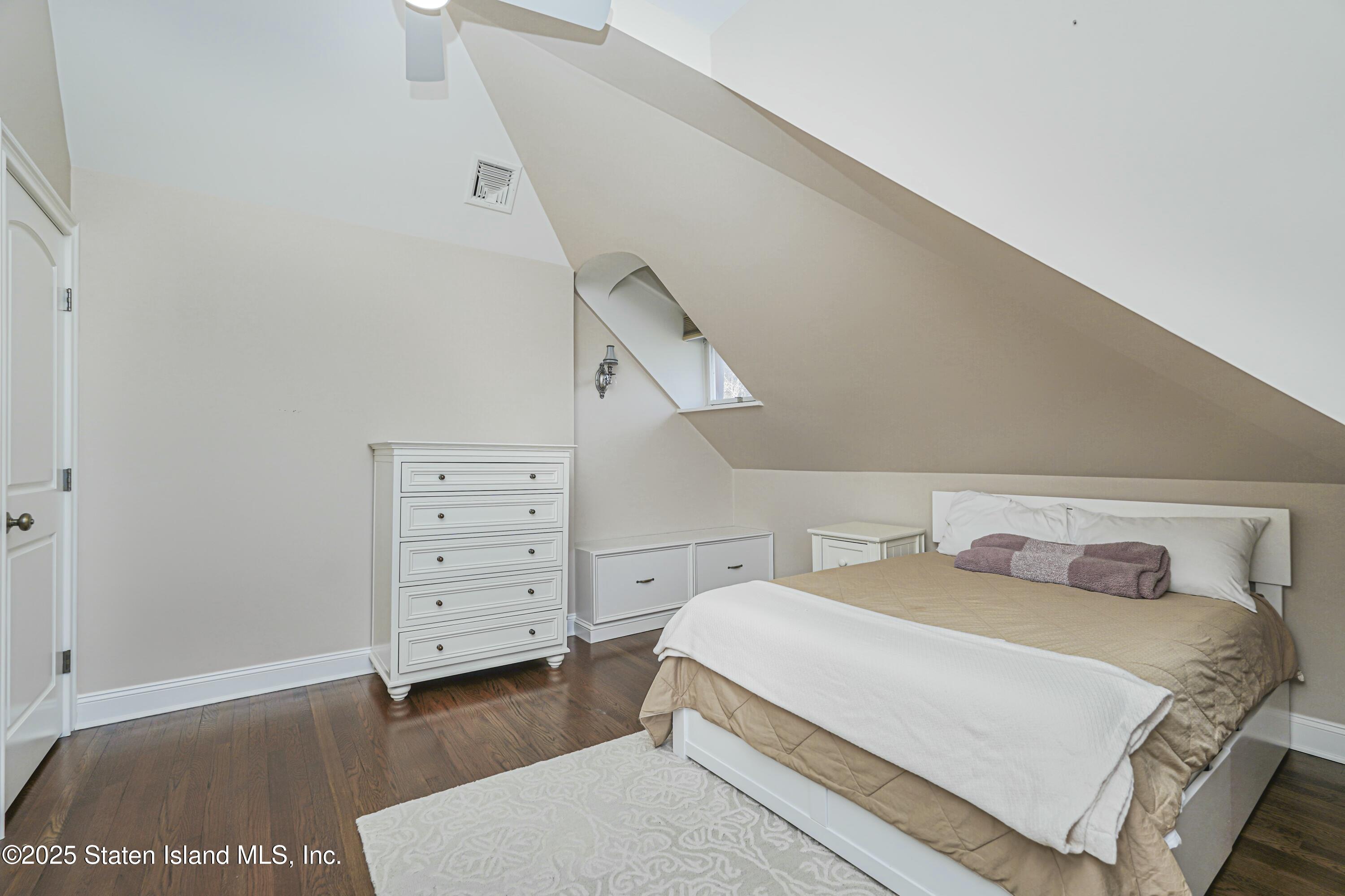 Staten Island, New York 10304, United States, 3 Bedrooms Bedrooms, ,3 BathroomsBathrooms,Residential,Pending,15294