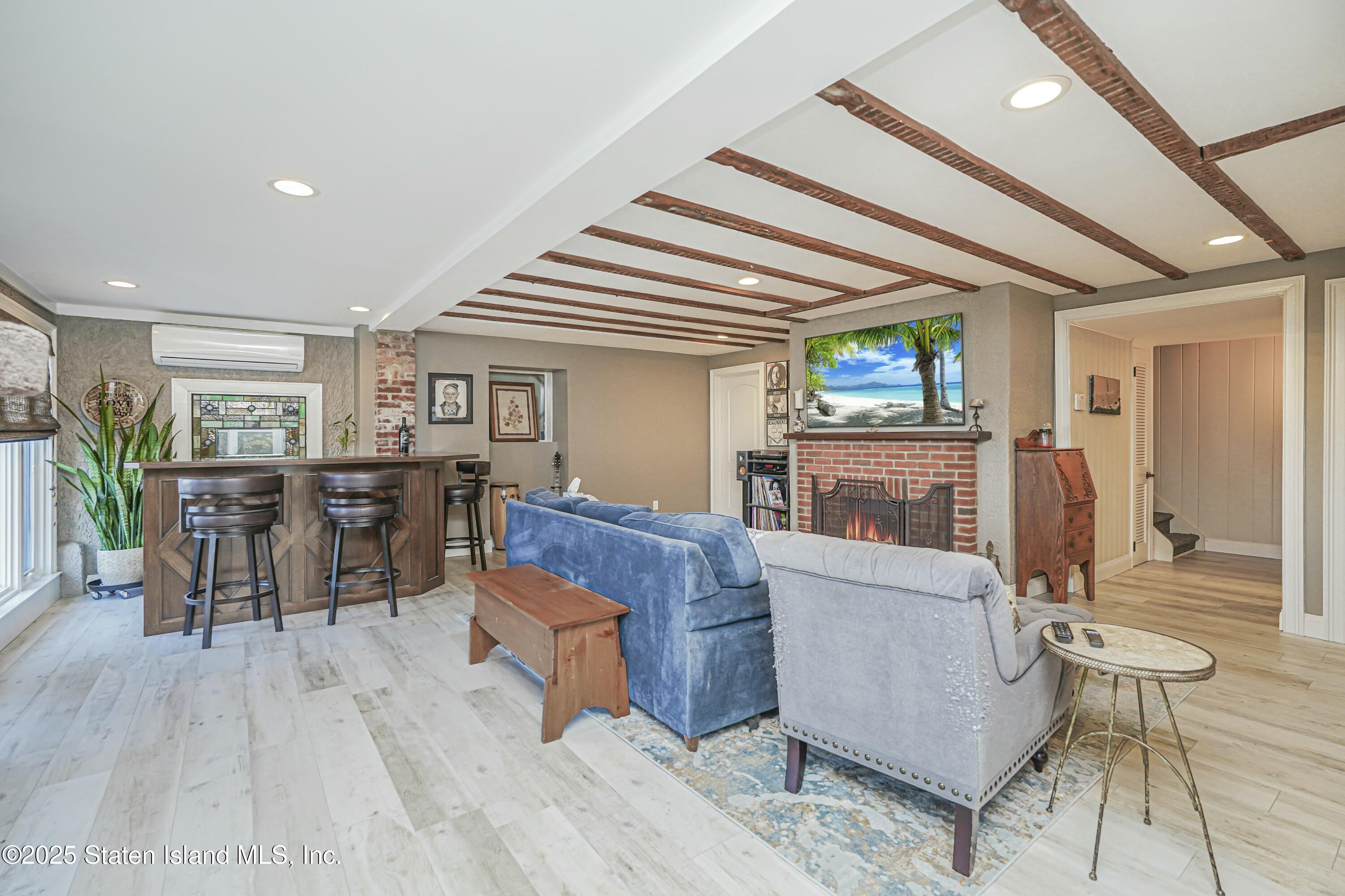 Staten Island, New York 10304, United States, 3 Bedrooms Bedrooms, ,3 BathroomsBathrooms,Residential,Pending,15294