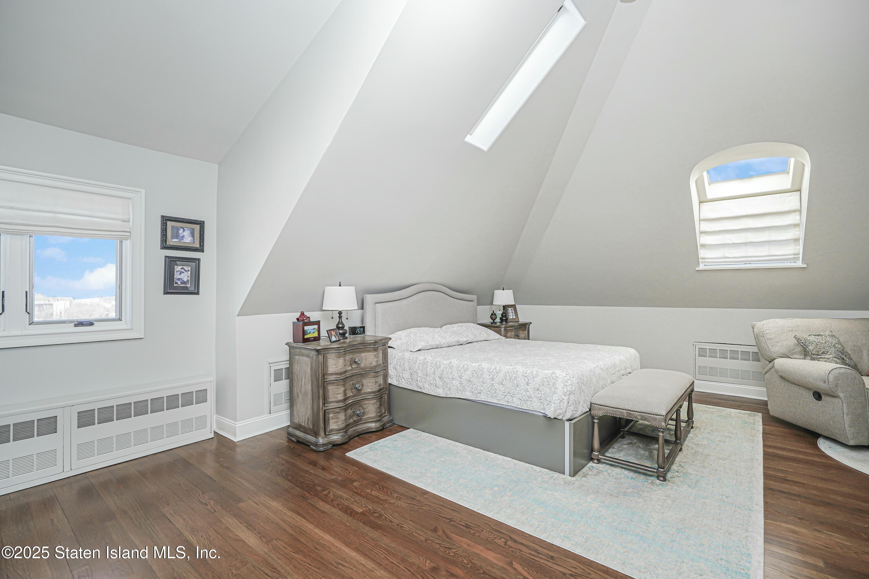 Staten Island, New York 10304, United States, 3 Bedrooms Bedrooms, ,3 BathroomsBathrooms,Residential,Pending,15294