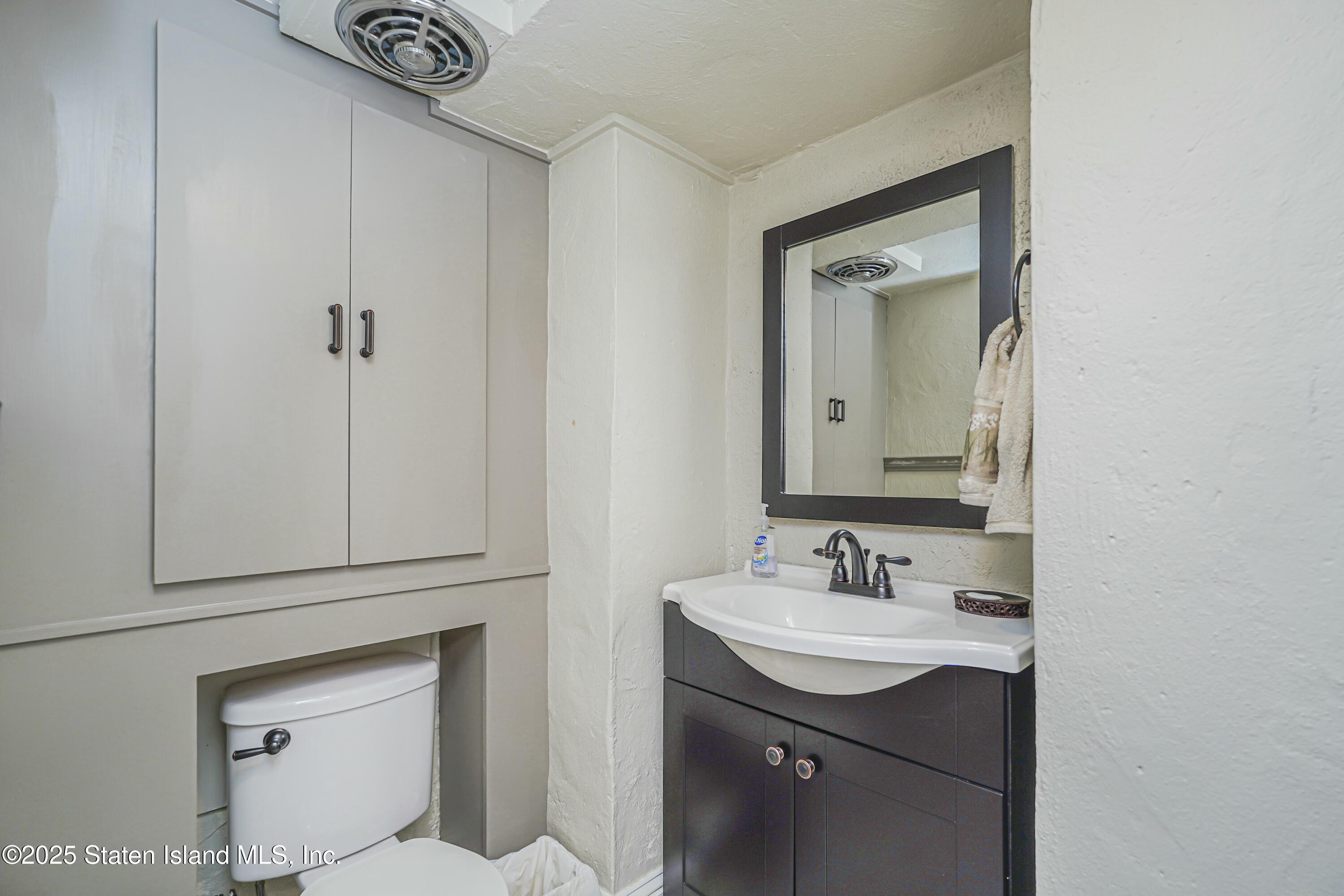 Staten Island, New York 10304, United States, 3 Bedrooms Bedrooms, ,3 BathroomsBathrooms,Residential,Pending,15294