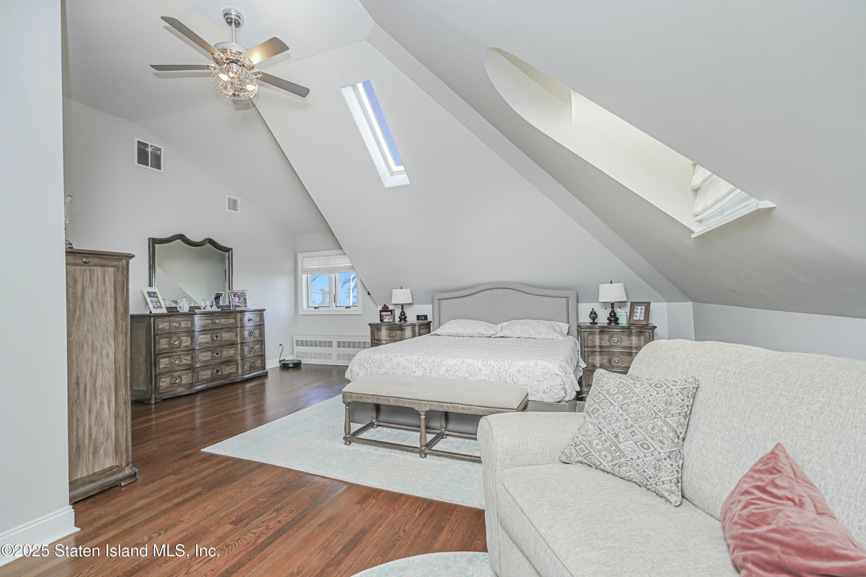 Staten Island, New York 10304, United States, 3 Bedrooms Bedrooms, ,3 BathroomsBathrooms,Residential,Pending,15294