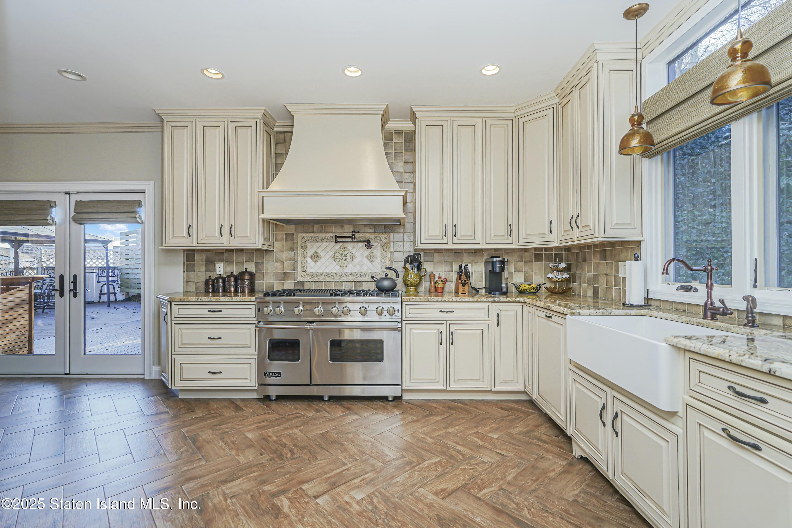 Staten Island, New York 10304, United States, 3 Bedrooms Bedrooms, ,3 BathroomsBathrooms,Residential,Pending,15294