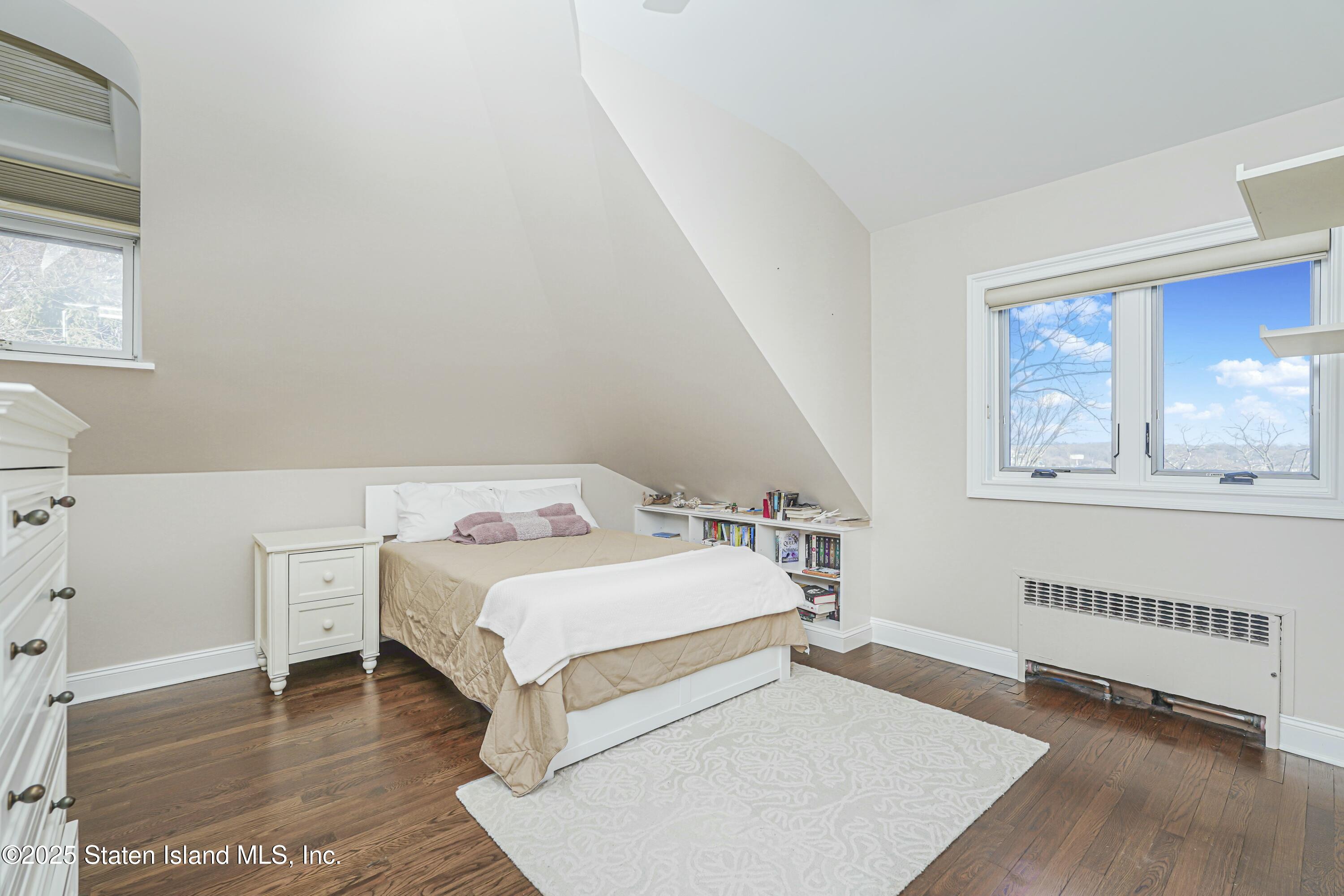 Staten Island, New York 10304, United States, 3 Bedrooms Bedrooms, ,3 BathroomsBathrooms,Residential,Pending,15294