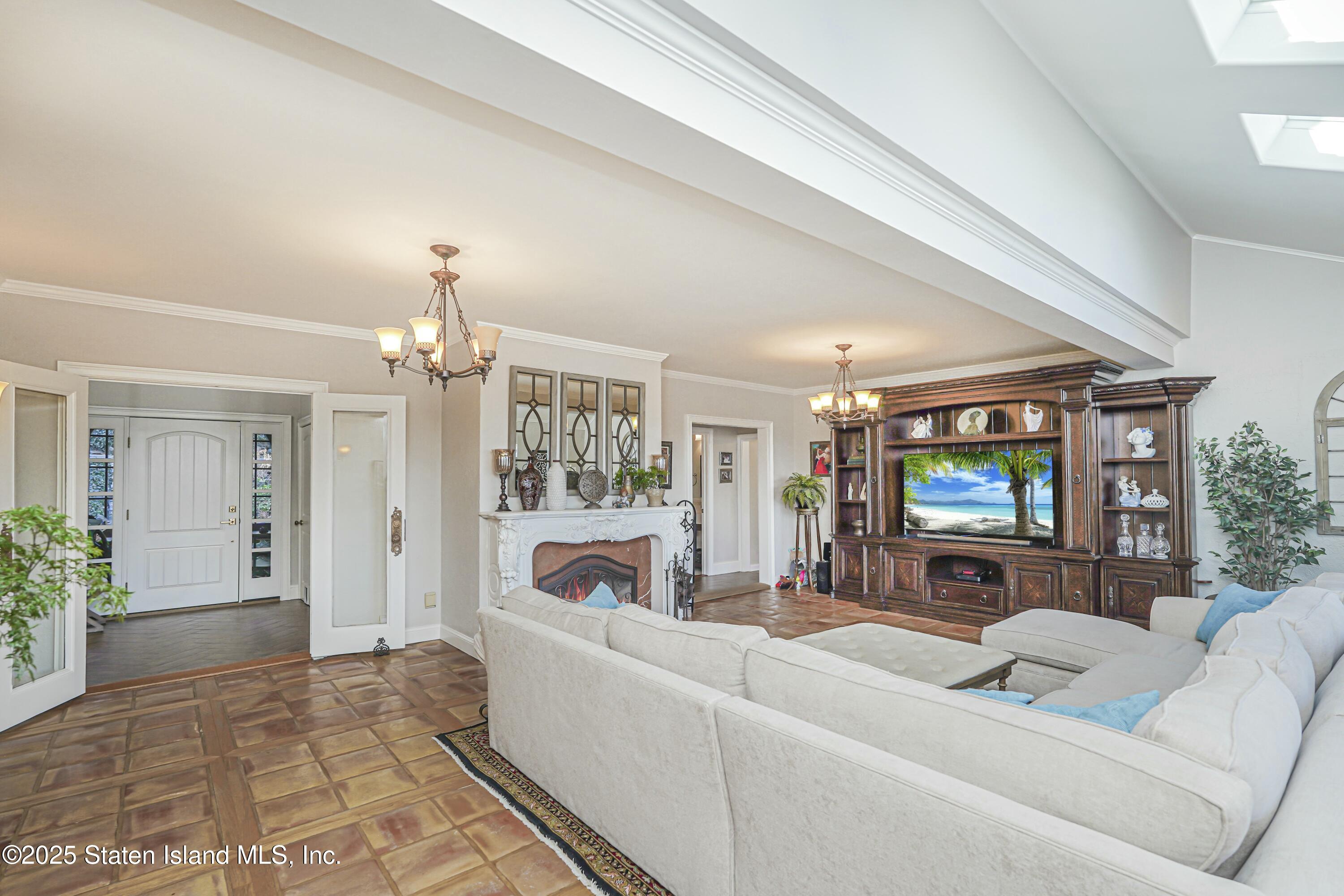 Staten Island, New York 10304, United States, 3 Bedrooms Bedrooms, ,3 BathroomsBathrooms,Residential,Pending,15294