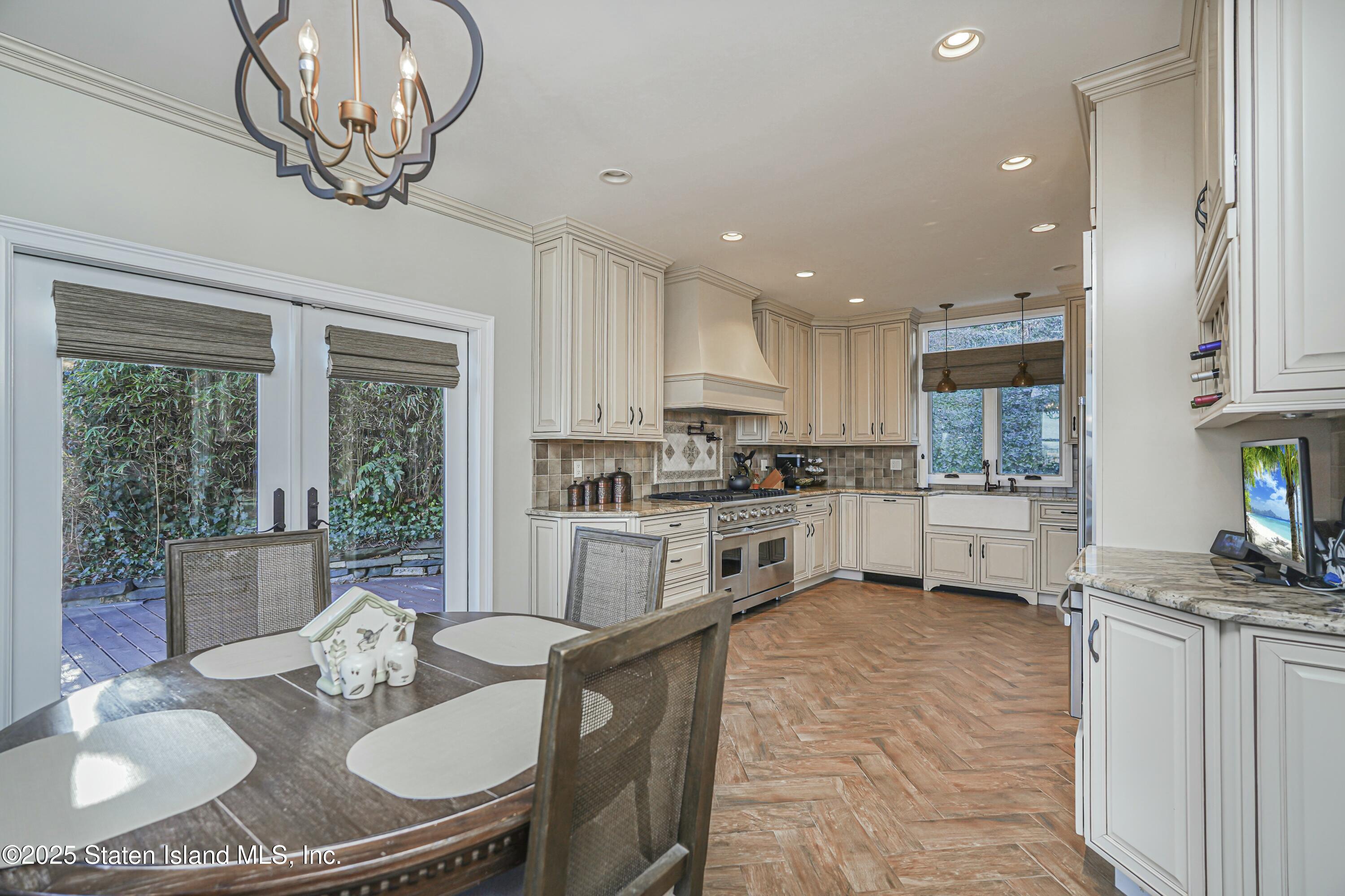 Staten Island, New York 10304, United States, 3 Bedrooms Bedrooms, ,3 BathroomsBathrooms,Residential,Pending,15294