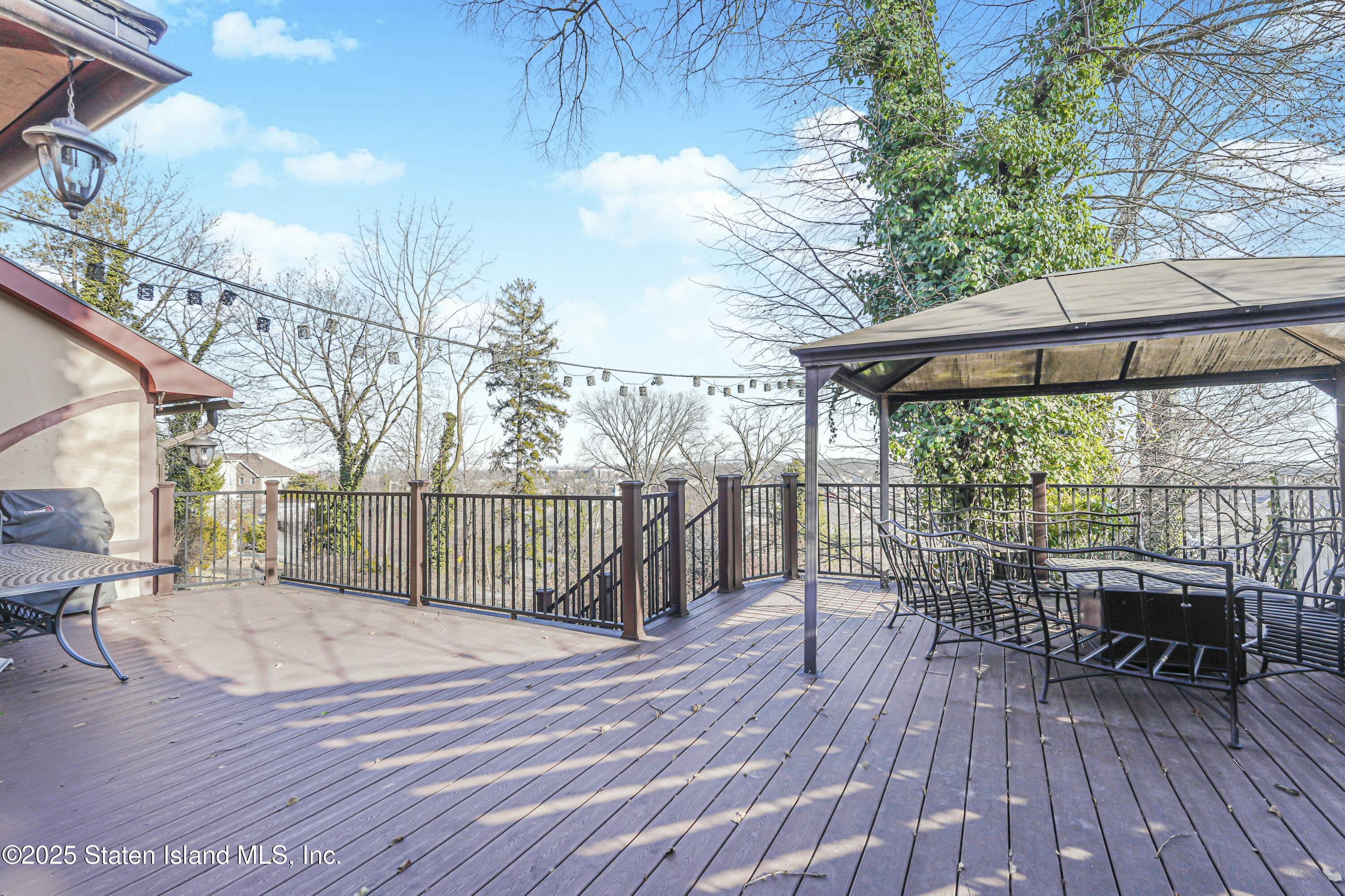 Staten Island, New York 10304, United States, 3 Bedrooms Bedrooms, ,3 BathroomsBathrooms,Residential,Pending,15294