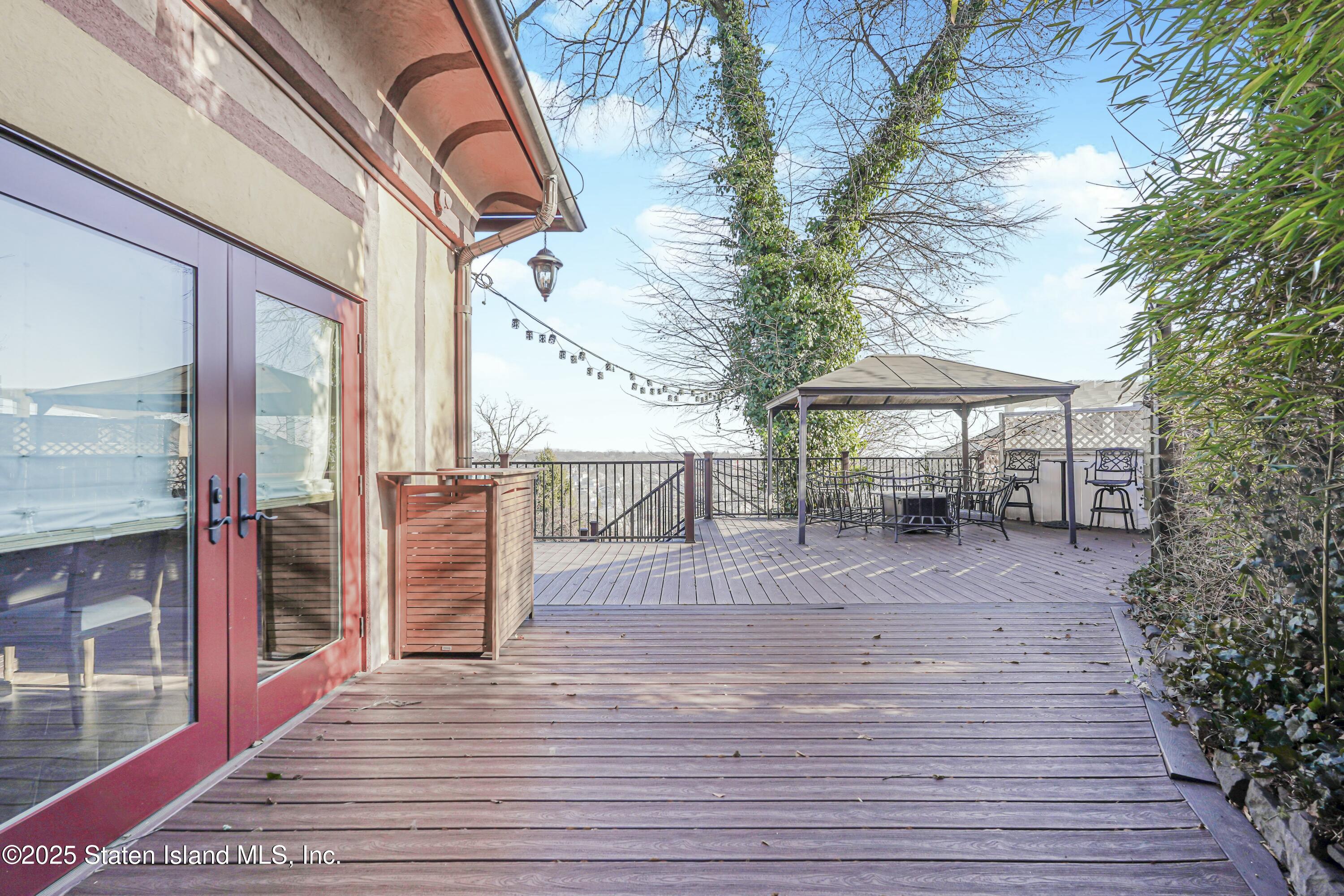 Staten Island, New York 10304, United States, 3 Bedrooms Bedrooms, ,3 BathroomsBathrooms,Residential,Pending,15294