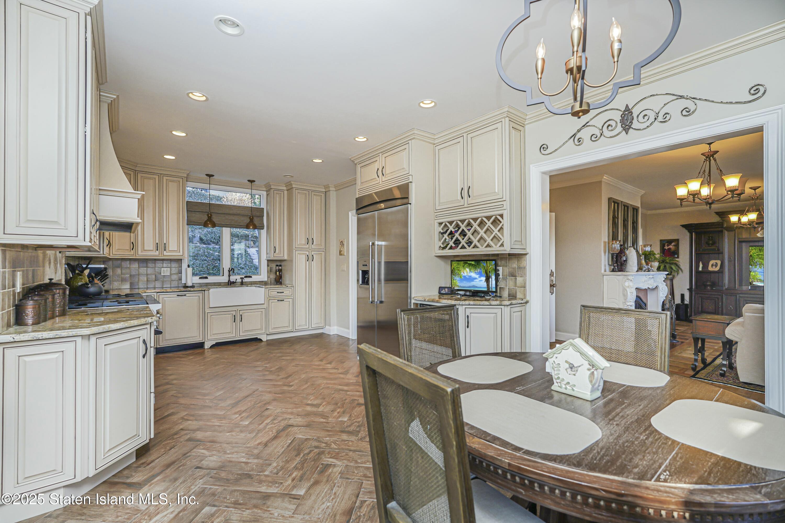 Staten Island, New York 10304, United States, 3 Bedrooms Bedrooms, ,3 BathroomsBathrooms,Residential,Pending,15294