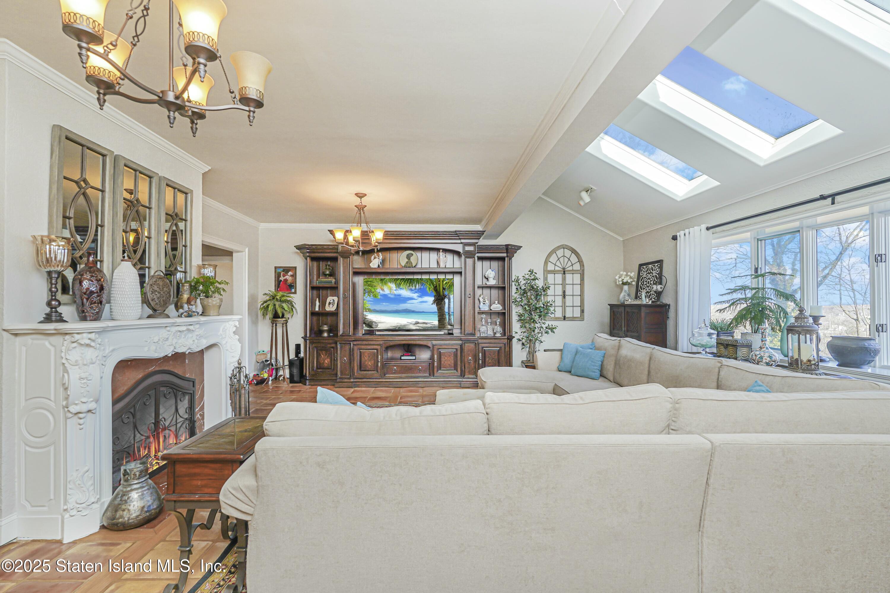 Staten Island, New York 10304, United States, 3 Bedrooms Bedrooms, ,3 BathroomsBathrooms,Residential,Pending,15294