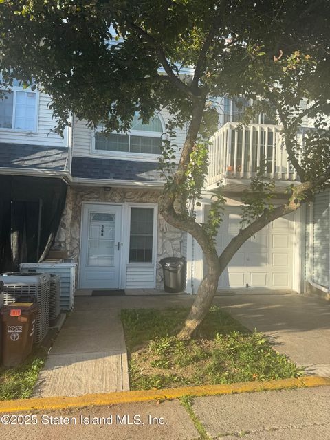 Photo of 34 Country Drive E #A45, Staten Island, NY 10314 (MLS # 2503699)