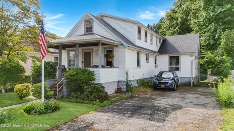 Photo of 28 Utica Street, Staten Island, NY 10309 (MLS # 2404819)