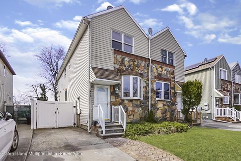 Photo of 480 Adams Avenue, Staten Island, NY 10306 (MLS # 1161008)