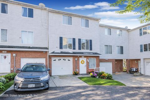 Photo of 128 Emily Lane, Staten Island, NY 10312 (MLS # 2601114)