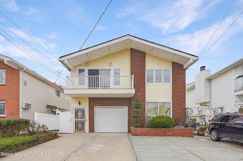 Photo of 328 Naughton Avenue, Staten Island, NY 10305 (MLS # 2400189)