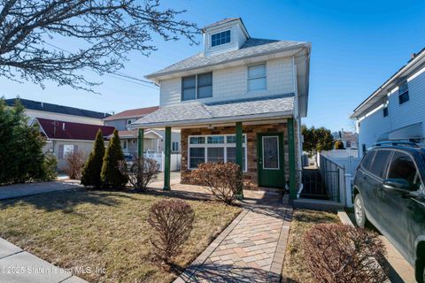 Photo of 253 Weed Avenue, Staten Island, NY 10306 (MLS # 2500599)