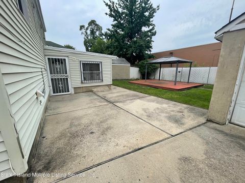 Photo of 468 Netherland Avenue, Staten Island, NY 10303 (MLS # 1163692)