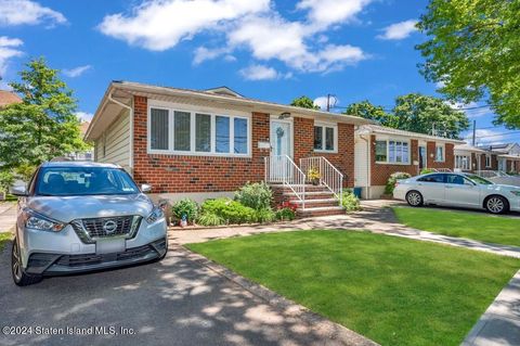 Photo of 237 Naughton Avenue, Staten Island, NY 10305 (MLS # 2403829)