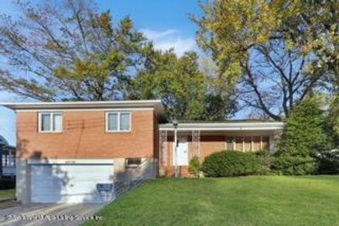 Photo of 211 Barnard Avenue, Staten Island, NY 10307 (MLS # 1165313)