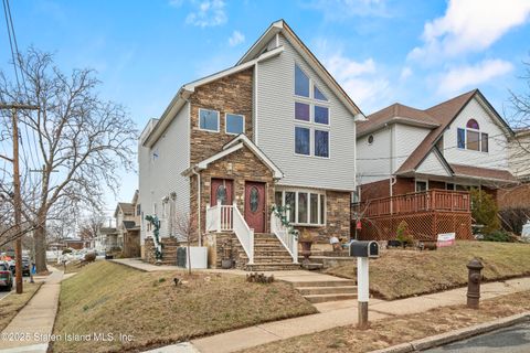 Photo of 47 Rockwell Avenue, Staten Island, NY 10305 (MLS # 2500425)