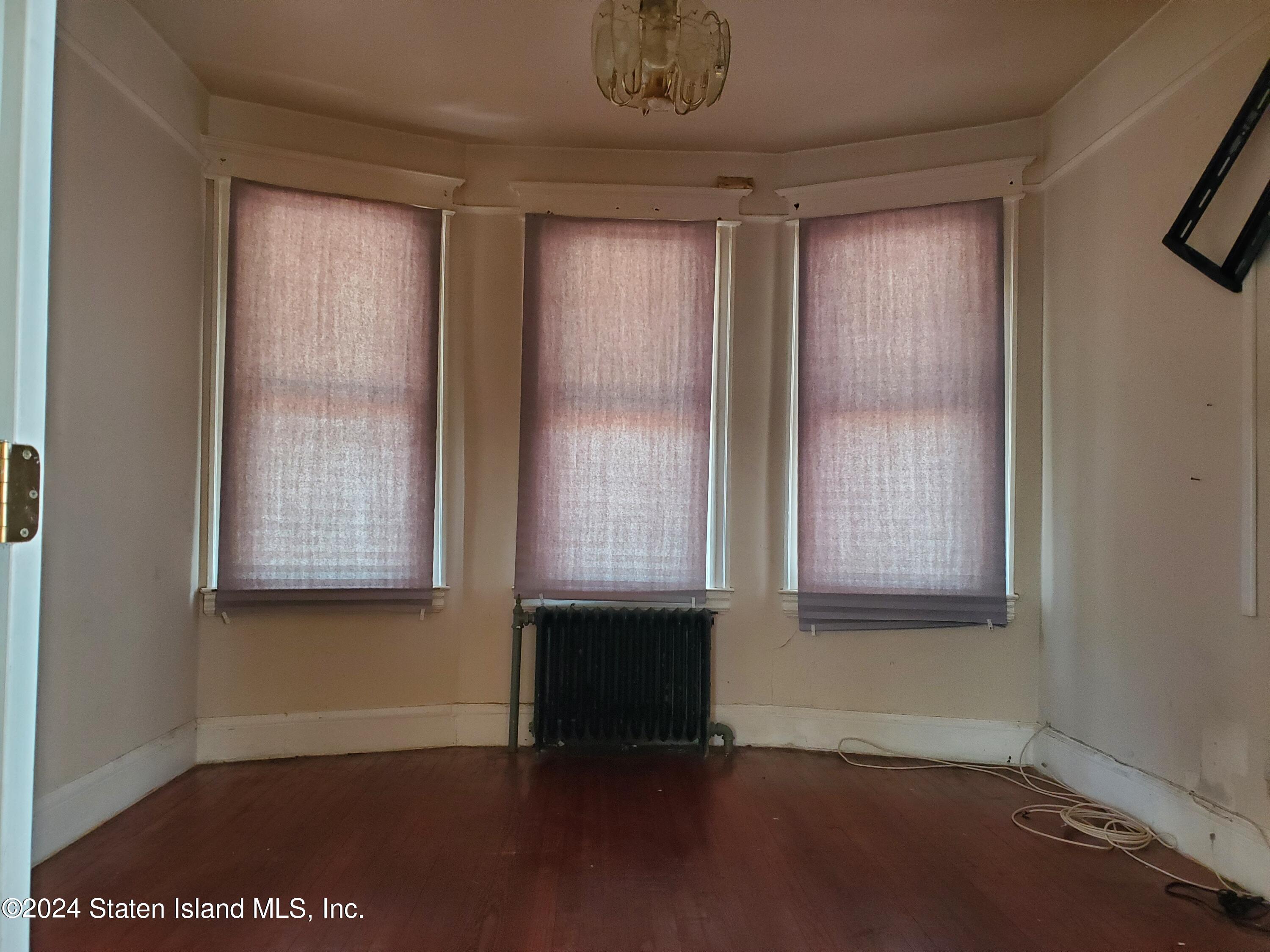 229 Gordon Street, Staten Island, New York image 4