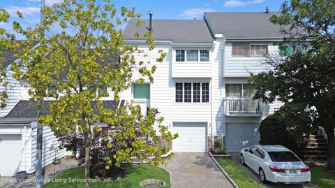 Photo of 27 Chestnut Circle, Staten Island, NY 10312 (MLS # 1163579)