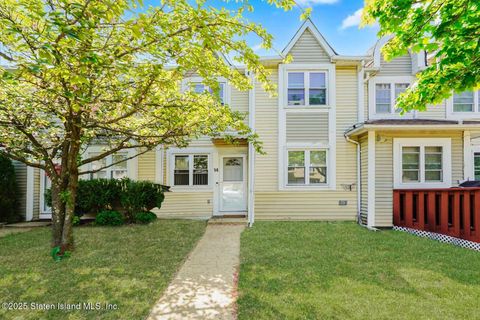 Photo of 14 Grissom Avenue, Staten Island, NY 10314 (MLS # 2502582)