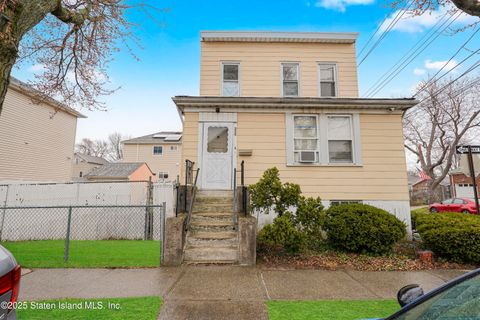 Photo of 260 Garretson Avenue, Staten Island, NY 10305 (MLS # 2501761)