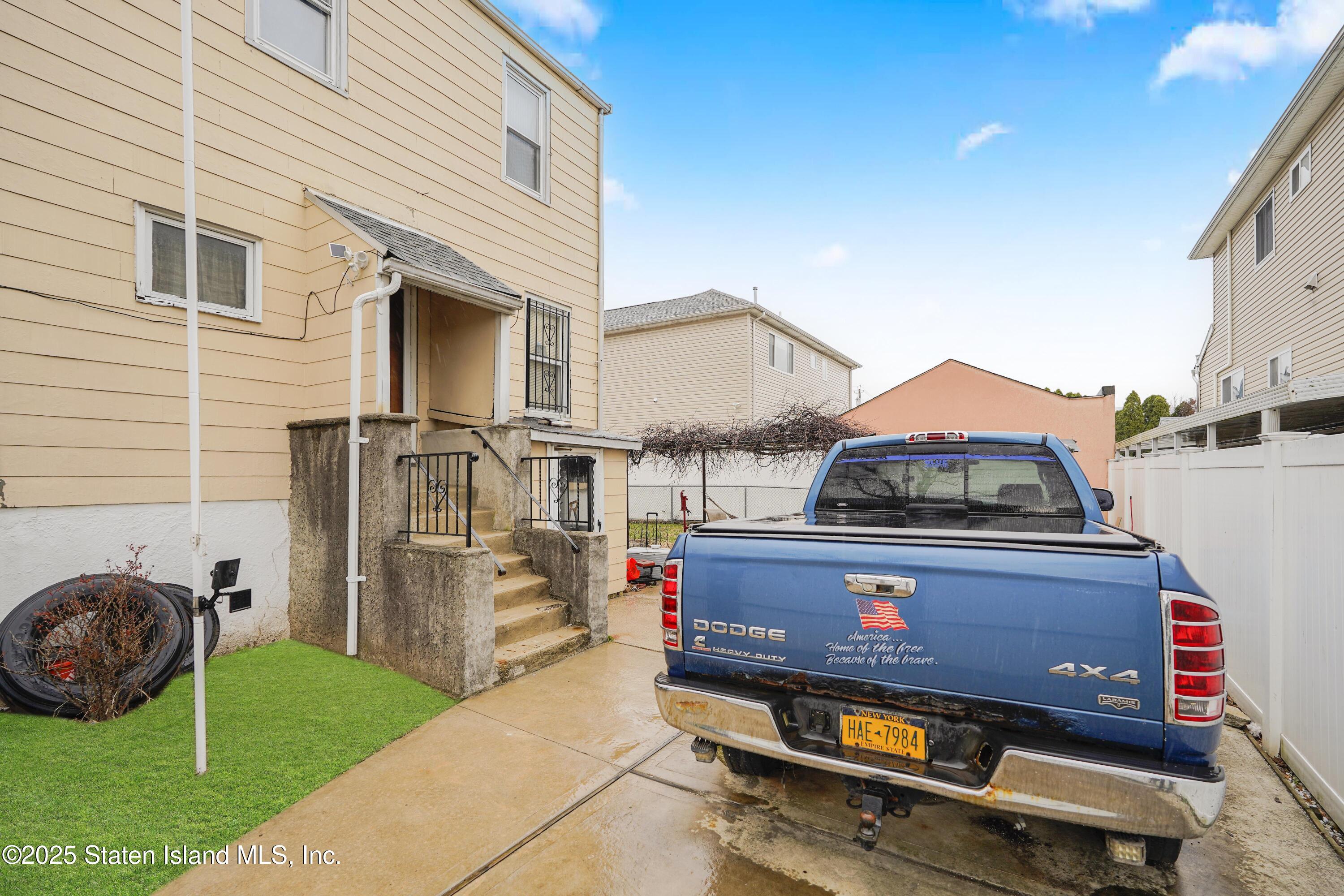 260 Garretson Avenue, Staten Island, New York image 5