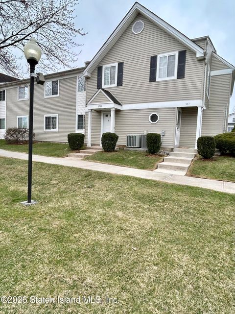 Photo of 653 Correll Avenue, Staten Island, NY 10309 (MLS # 2601457)