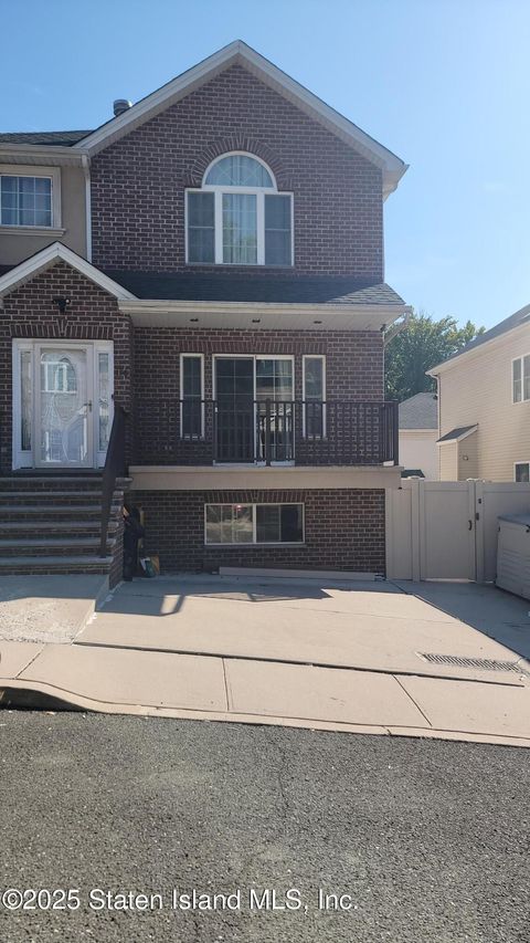 Photo of 156 El Camino Loop, Staten Island, NY 10309 (MLS # 2505465)
