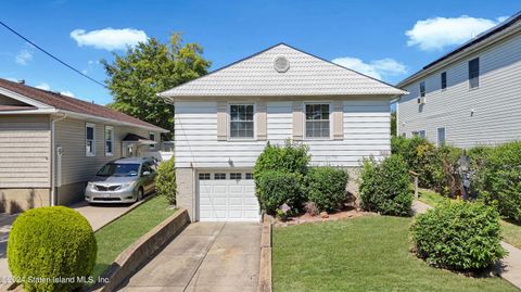 Photo of 905 Stafford Avenue, Staten Island, NY 10309 (MLS # 2405121)